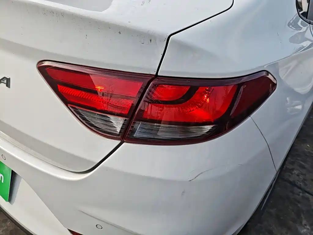 Hyundai Elantra — миниатюра 8