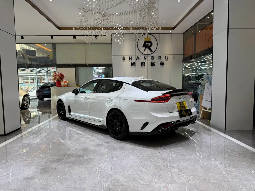 Kia Stinger - фото 13