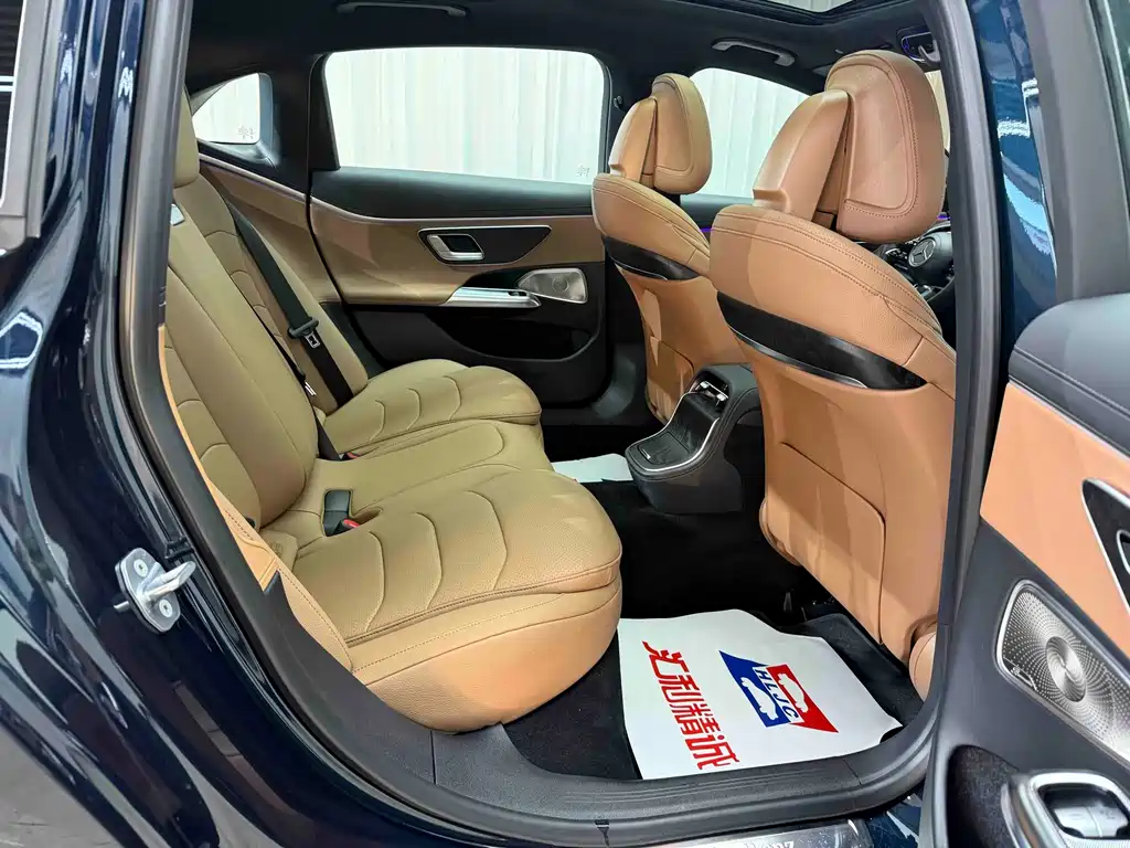 Mercedes-Benz E-Class — миниатюра 16