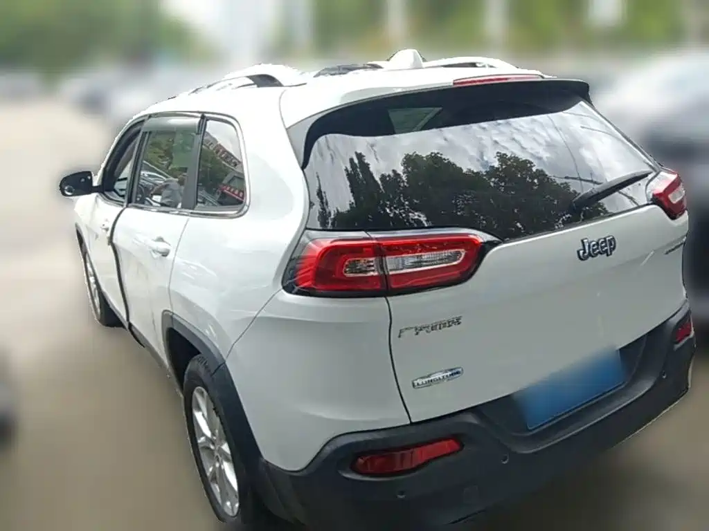 Jeep Cherokee — миниатюра 7