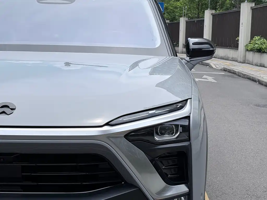 NIO ES8 2018 355KM мест