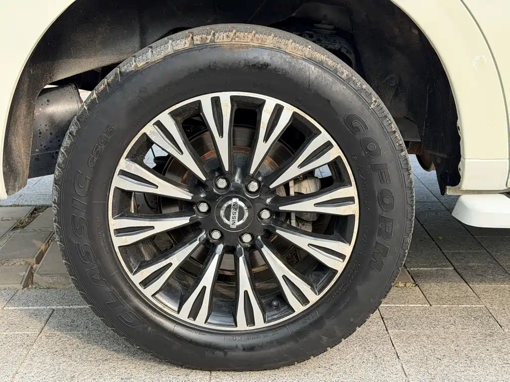 Nissan Patrol — миниатюра 12