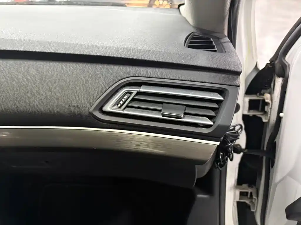 Peugeot 408 — миниатюра 22