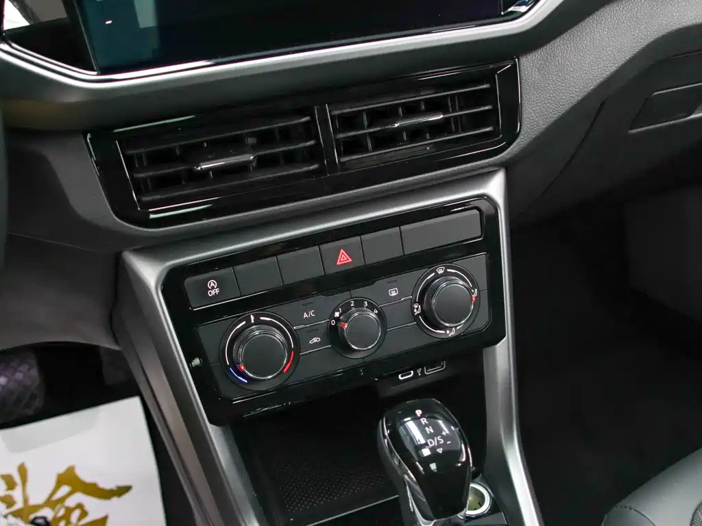 Volkswagen T-Cross — миниатюра 10