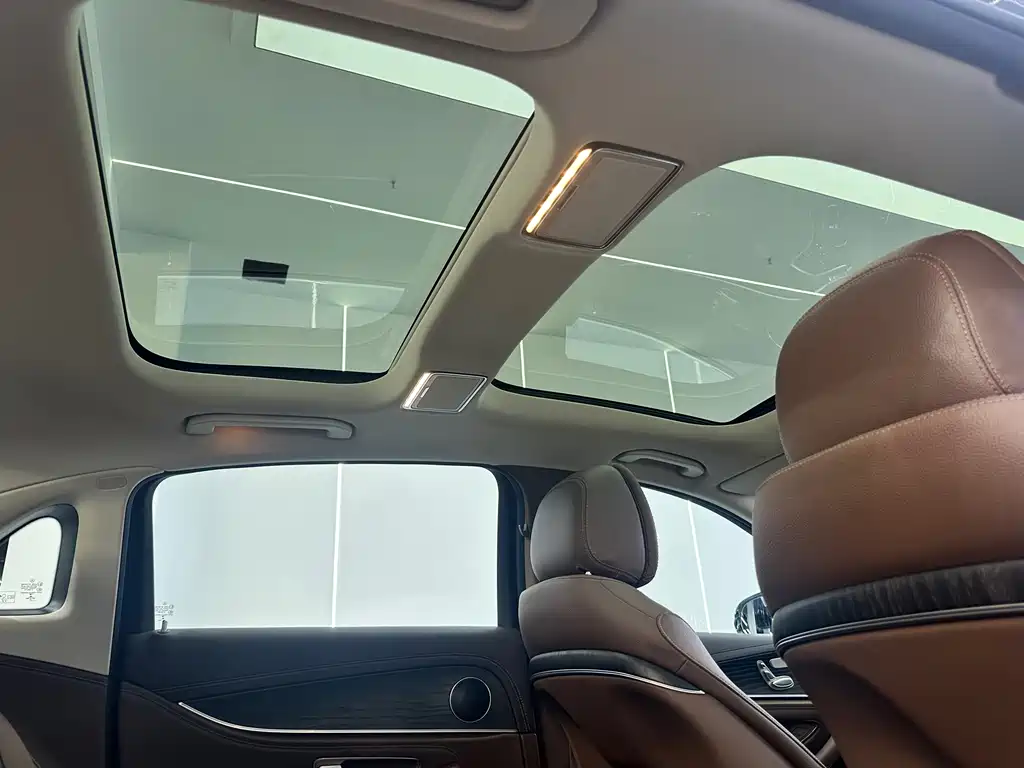 Mercedes-Benz E-Class — миниатюра 17