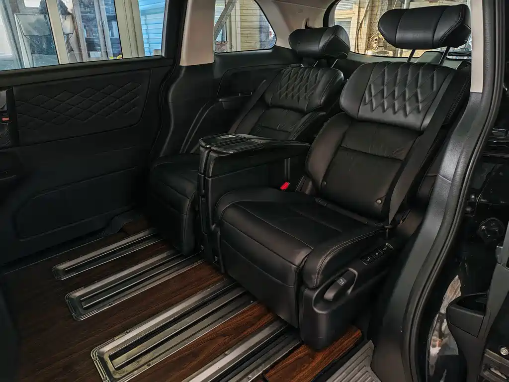 Honda Elysion — миниатюра 3