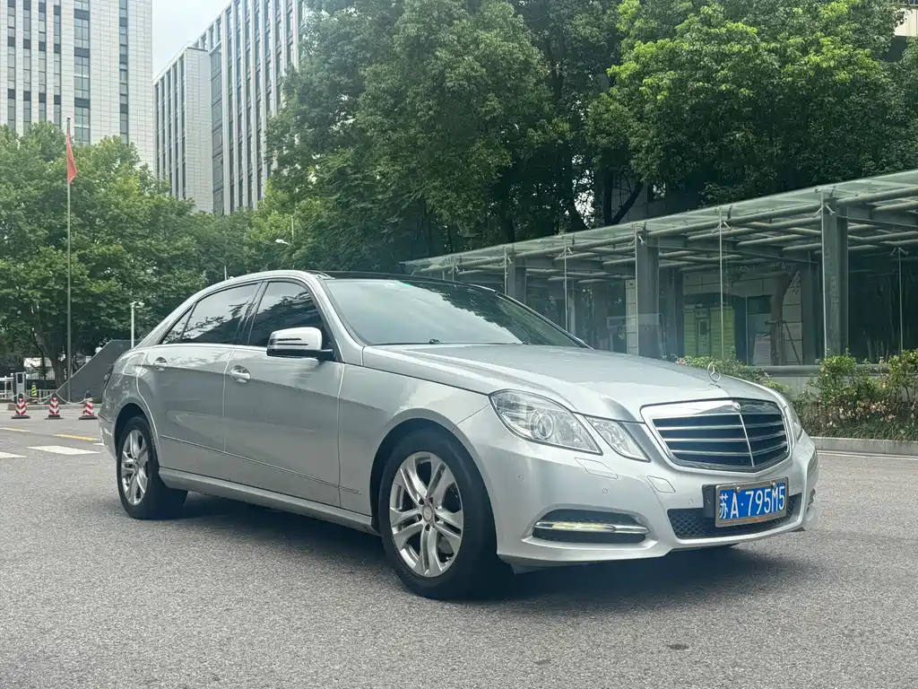 Mercedes-Benz E-Class — миниатюра 8