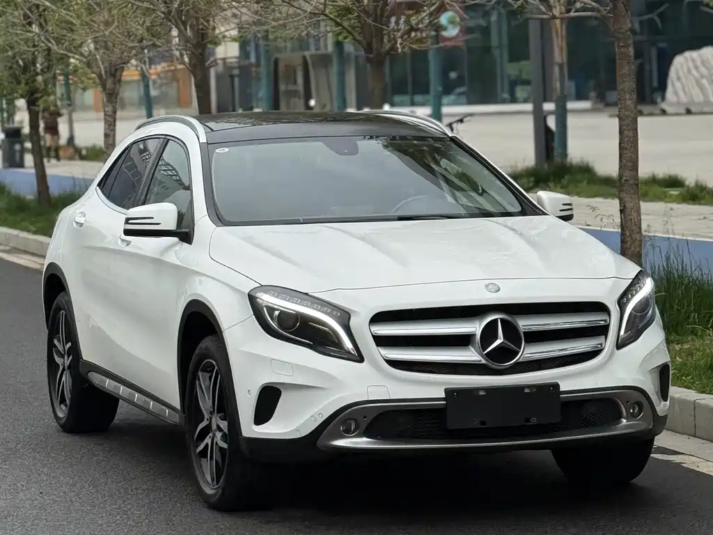 Mercedes-Benz GLA 2015 GLA 200 Fashion