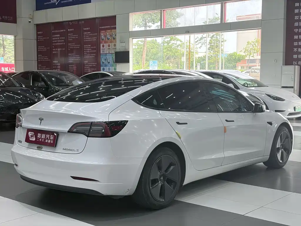 Tesla Model 3 — миниатюра 5