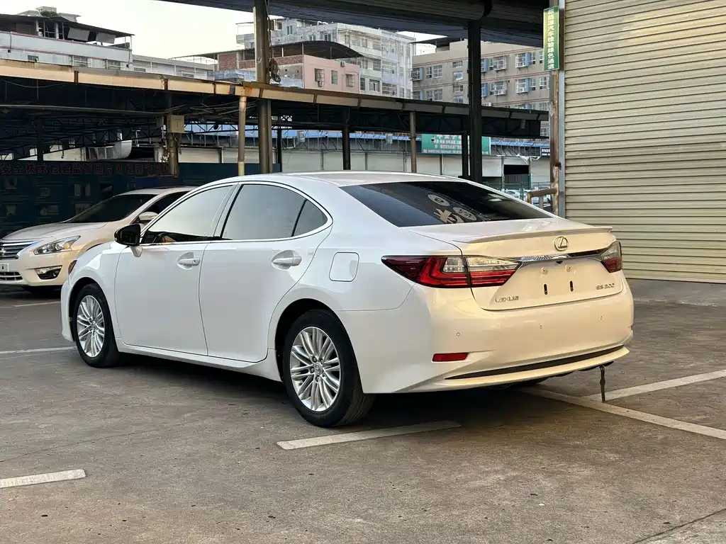Lexus ES — миниатюра 5