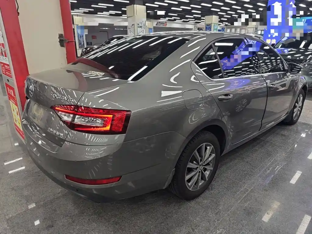 Skoda Octavia 2018 1.6L AT Comfort