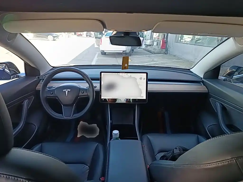 Tesla Model 3 — миниатюра 10