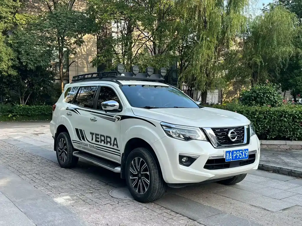 Nissan Terra — миниатюра 3