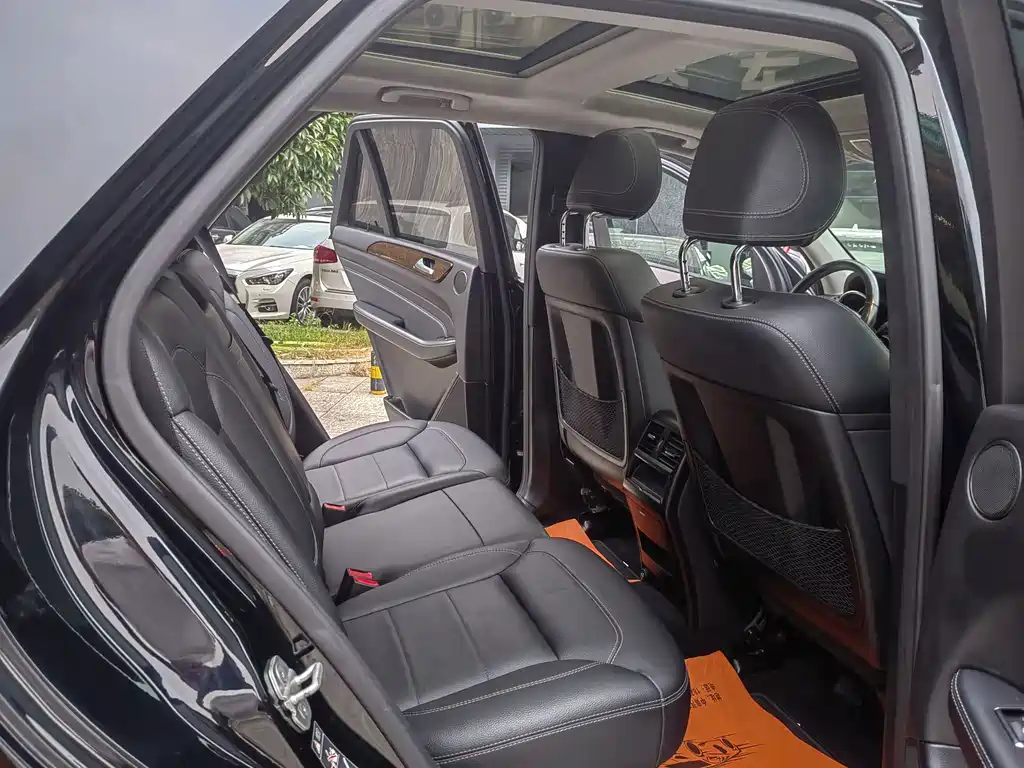 Mercedes-Benz M-Class — миниатюра 13