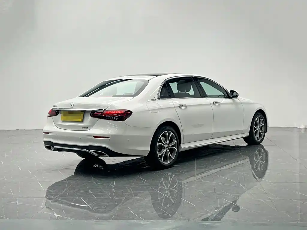 Mercedes-Benz E-Class — миниатюра 6