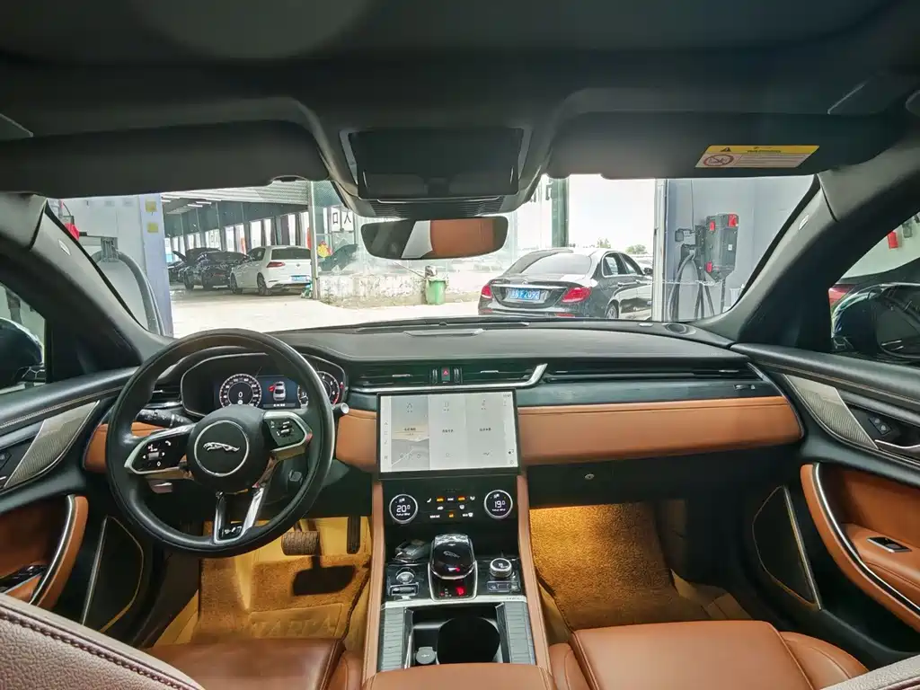 Jaguar XFL — миниатюра 6