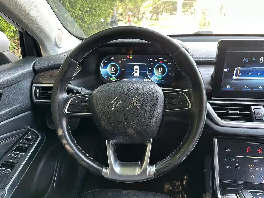 Hongqi Hongqi E-HS3 — миниатюра 9