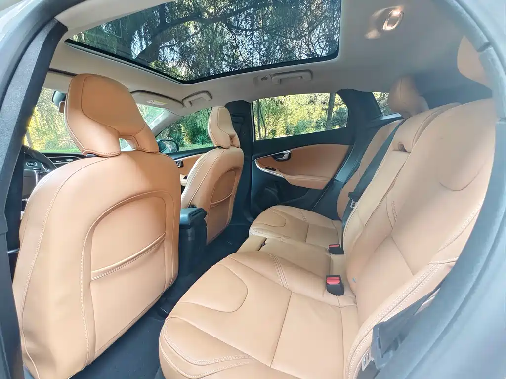 Volvo V40 — миниатюра 11
