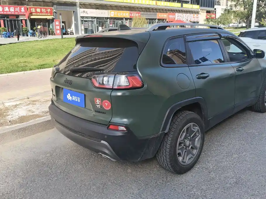 Jeep Cherokee — миниатюра 3