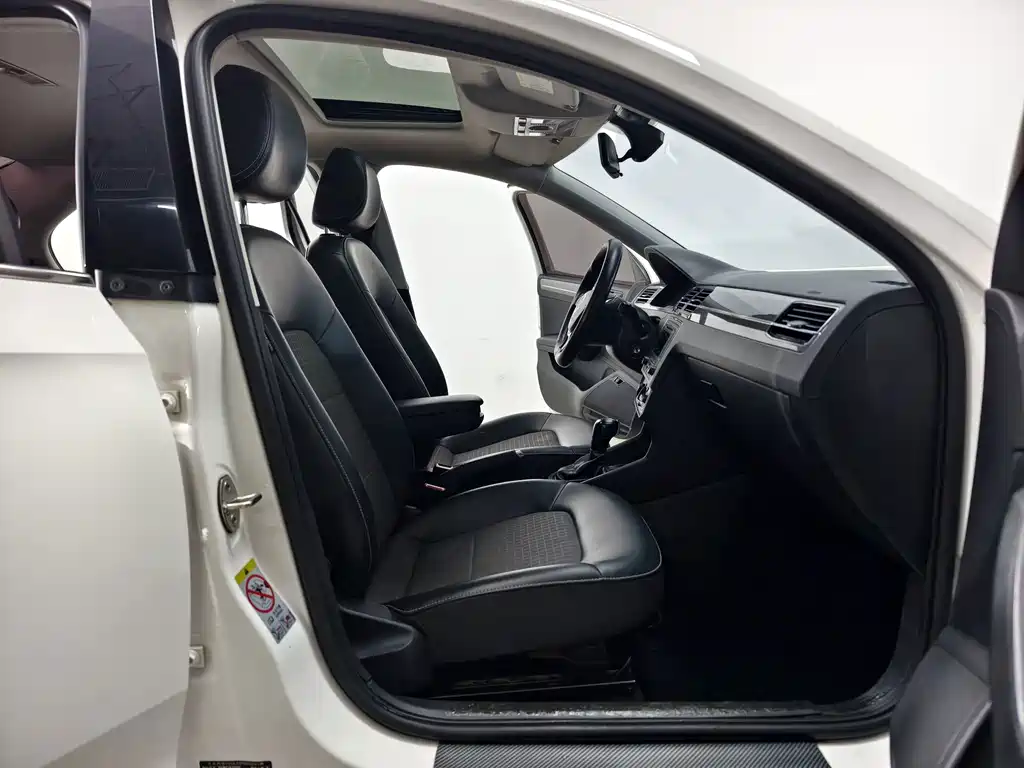 Volkswagen Santana — миниатюра 14