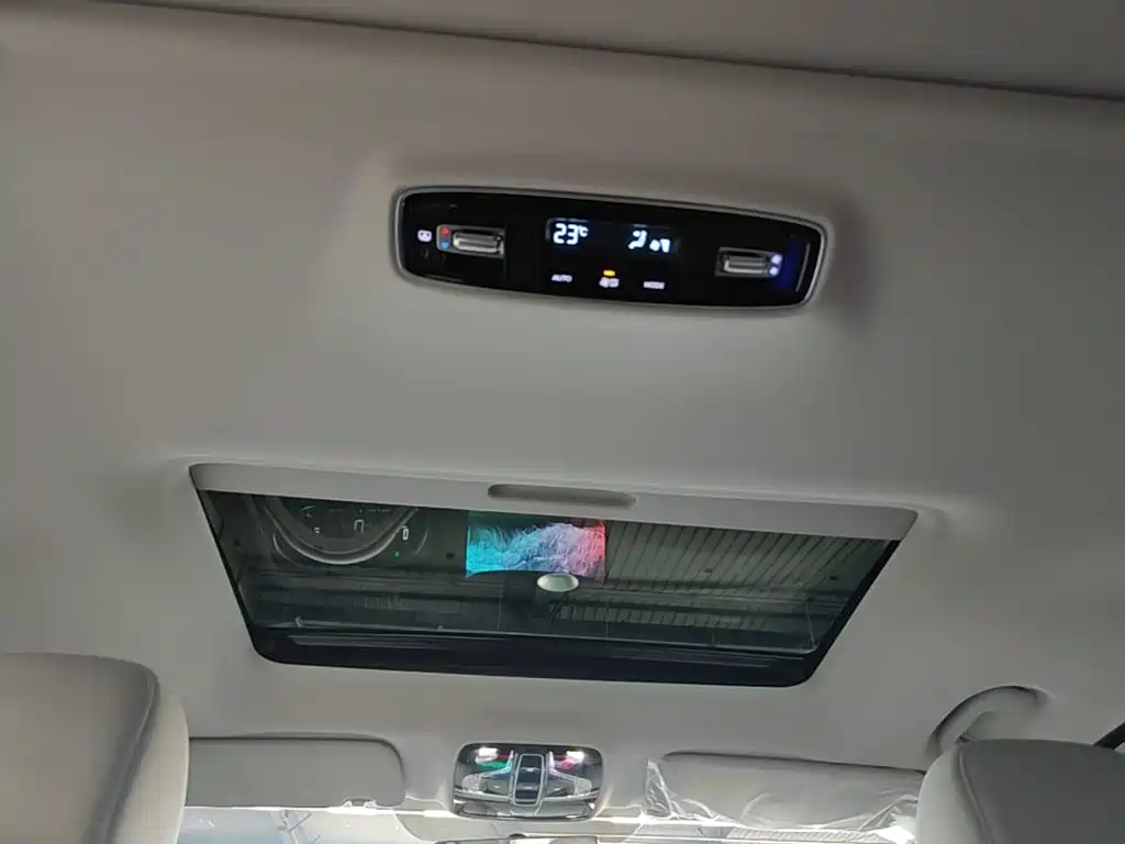 Roewe iMAX8 New Energy — миниатюра 18