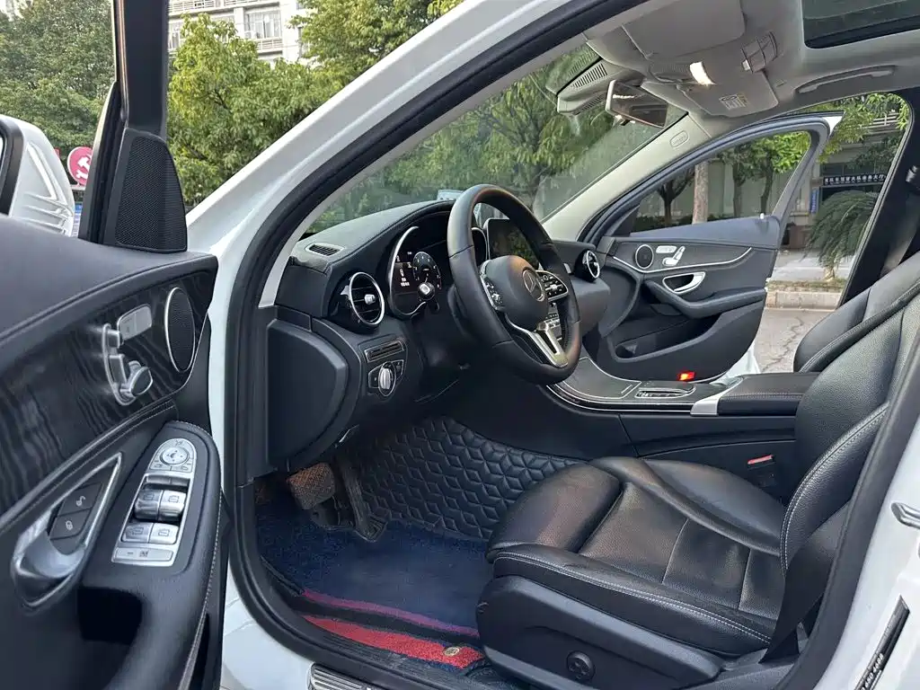 Mercedes-Benz C-Class — миниатюра 11