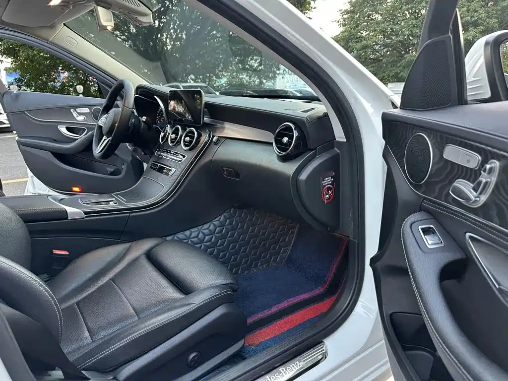 Mercedes-Benz C-Class — миниатюра 13