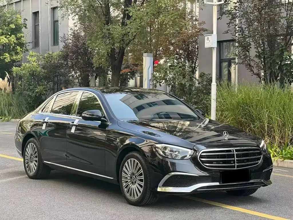 Mercedes-Benz E-Class — миниатюра 3