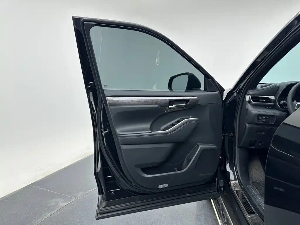Toyota Crown Kluger — миниатюра 12