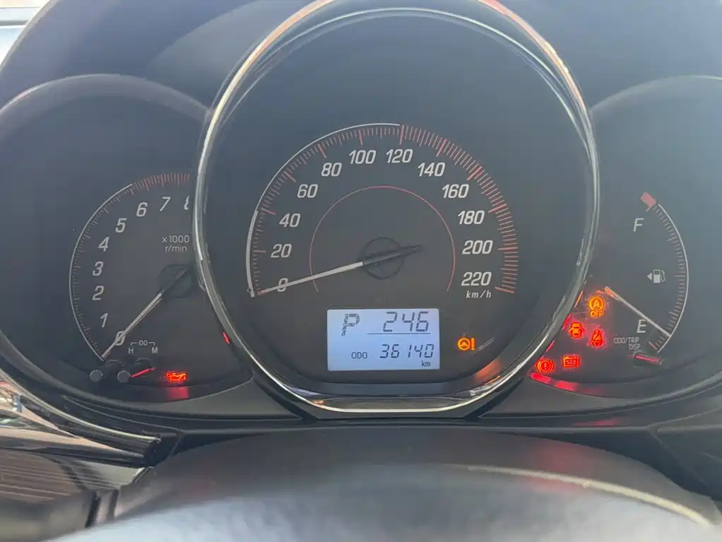 Toyota Yaris L — миниатюра 4