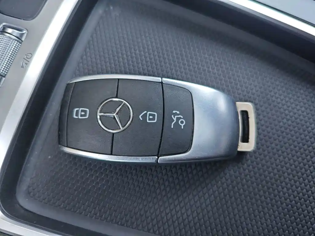 Mercedes-Benz GLB — миниатюра 9