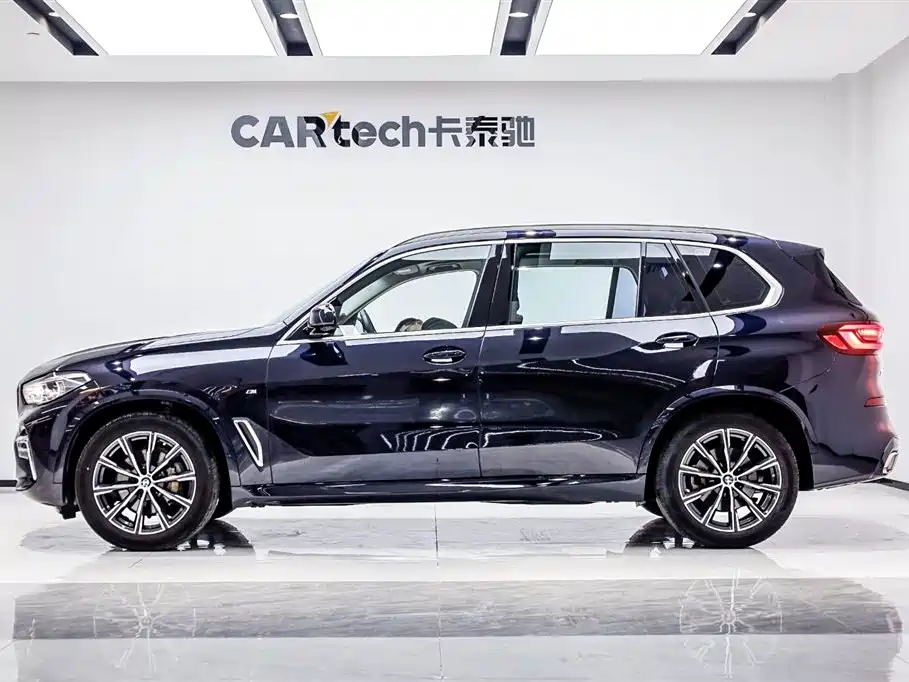 BMW X5 2022 xDrive 30Li Premium M Sport
