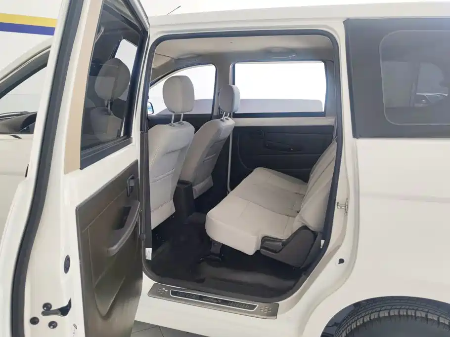 Wuling Hongguang — миниатюра 11