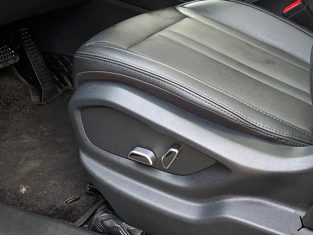 Hongqi HONGQI HS3 PHEV