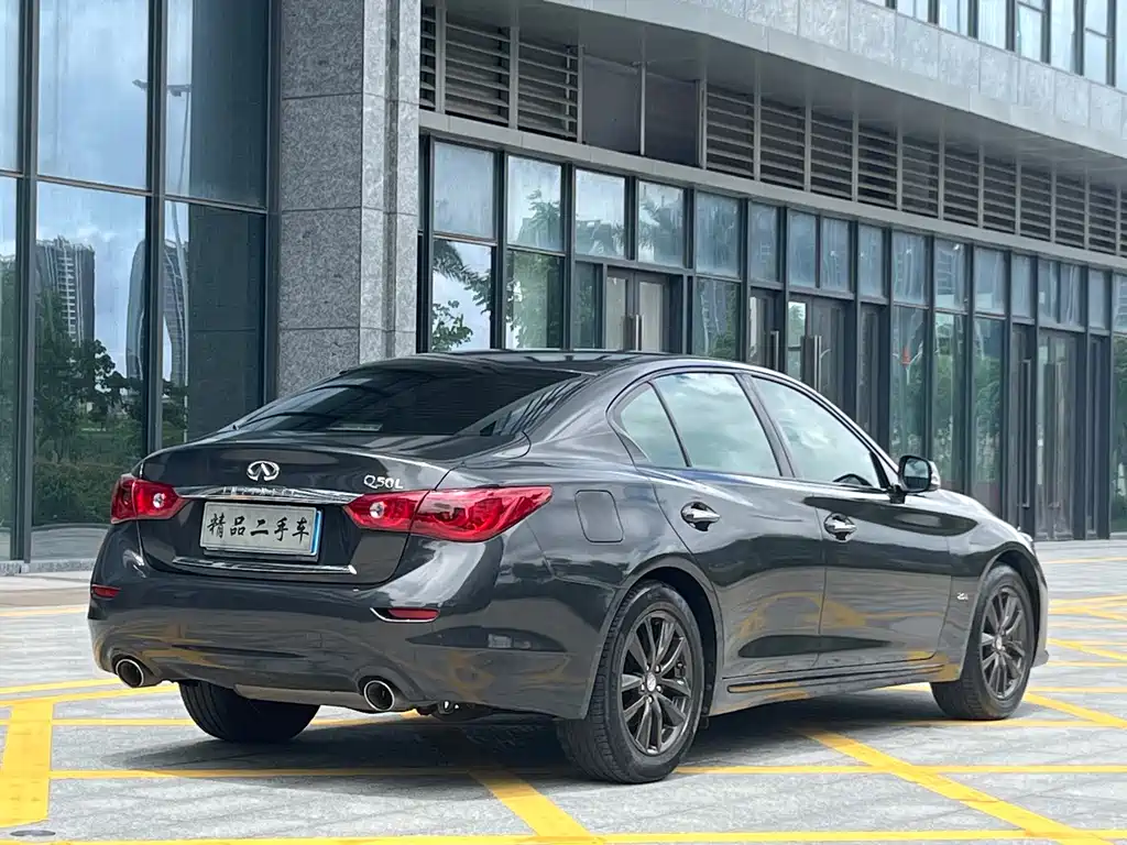 Infiniti Q50L 2015 2.0T Enjoy