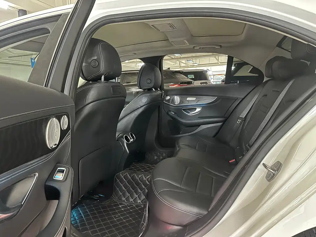 Mercedes-Benz C-Class — миниатюра 8