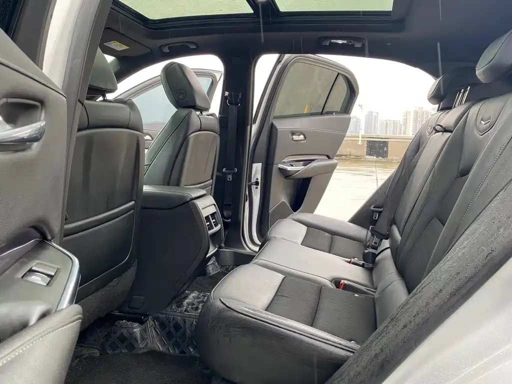 Cadillac XT4 — миниатюра 8