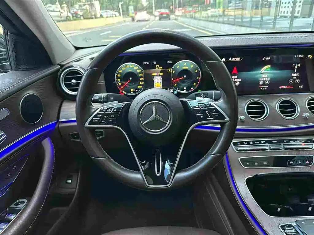 Mercedes-Benz E-Class — миниатюра 6