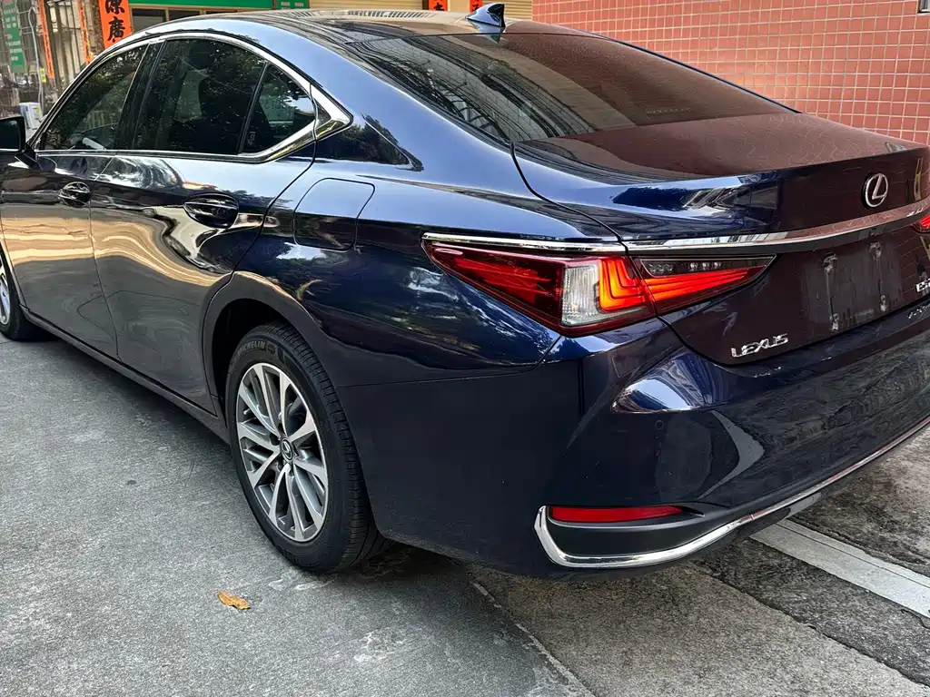 Lexus ES — миниатюра 4