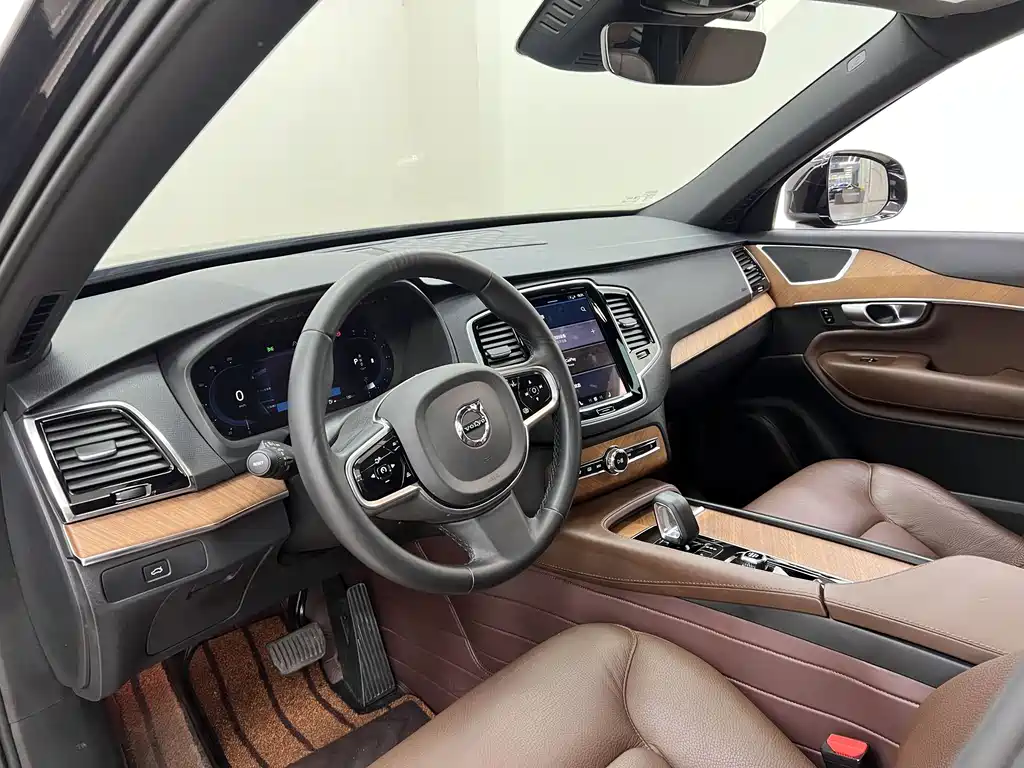 Volvo XC90 2023 B6 Luxury 7 мест