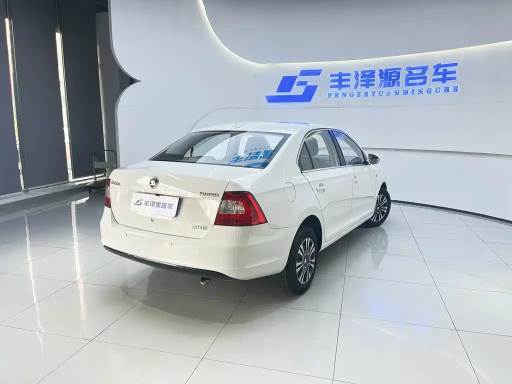 Skoda Rapid — миниатюра 4