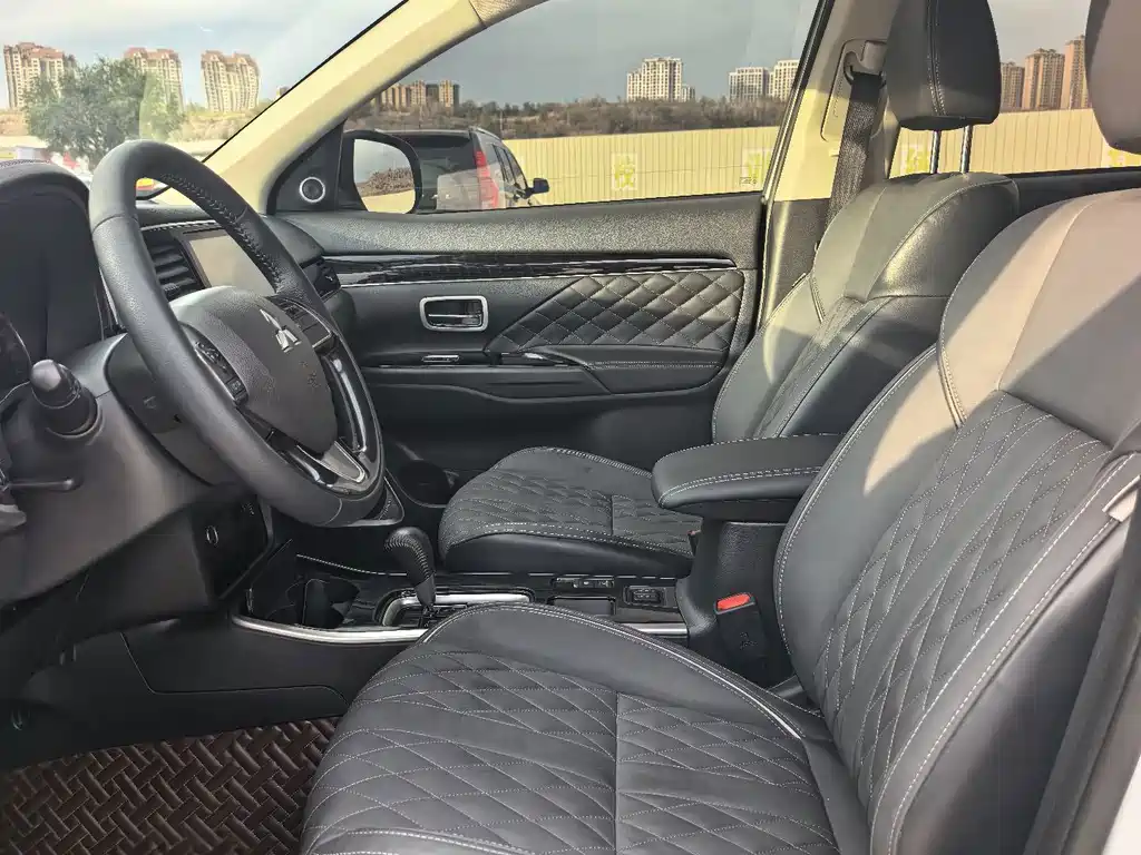Mitsubishi Outlander — миниатюра 4