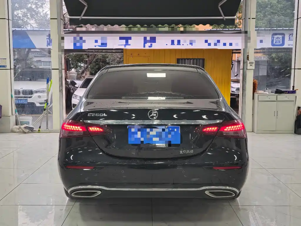 Mercedes-Benz E-Class — миниатюра 11