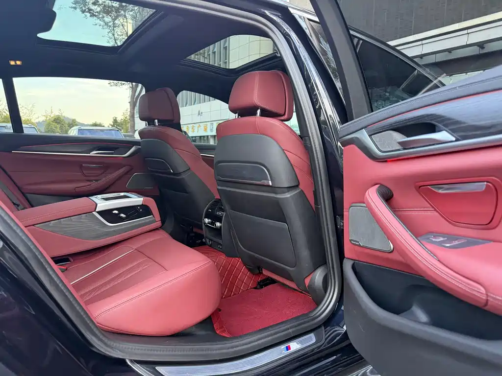 BMW 5 Series — миниатюра 9