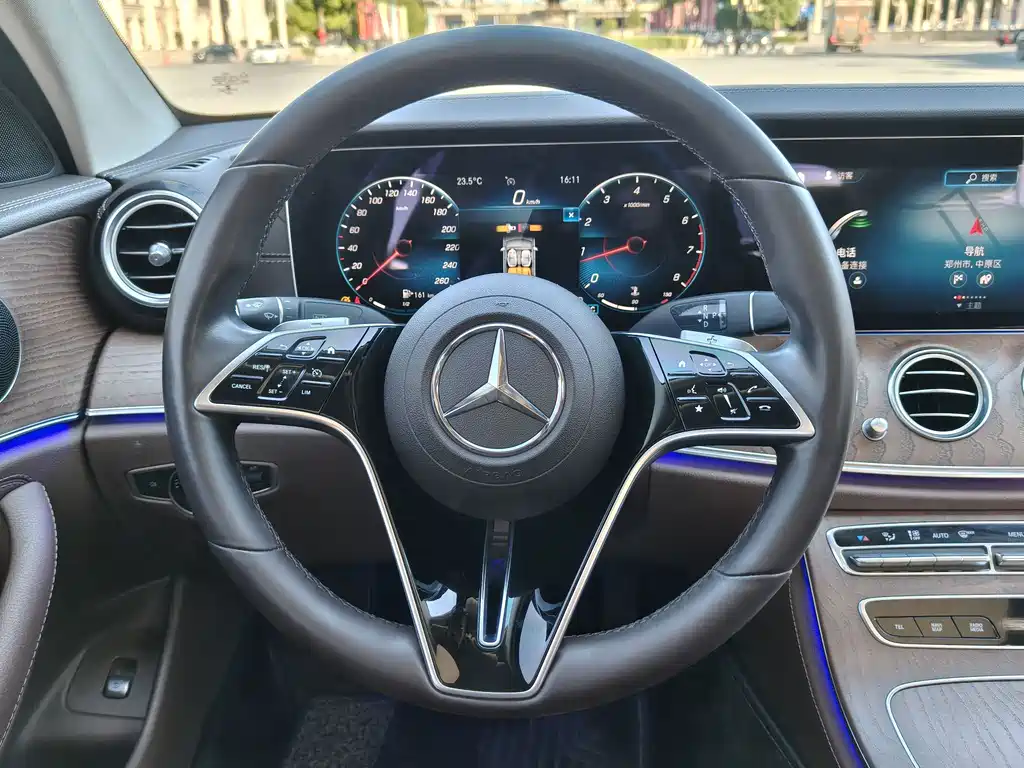 Mercedes-Benz E-Class — миниатюра 23