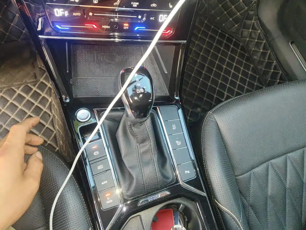 Volkswagen Passat PHEV — миниатюра 15