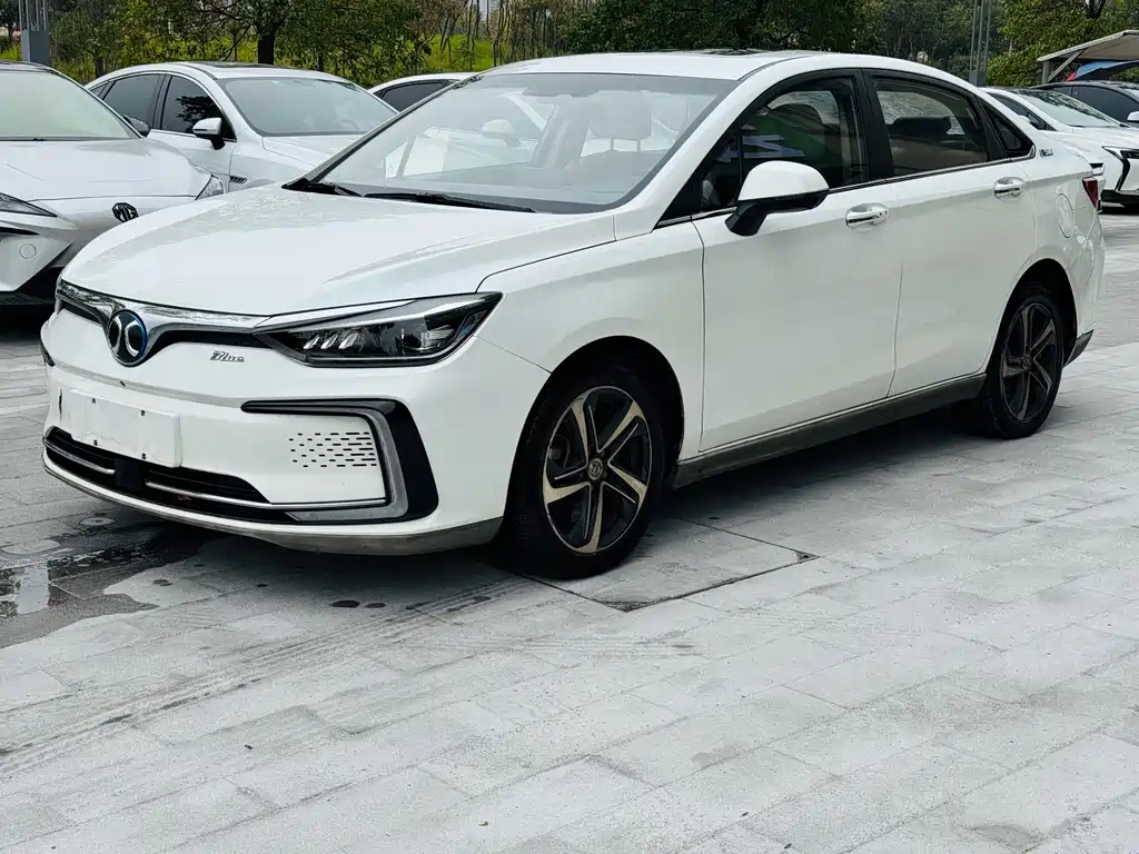 BAIC EU5 — миниатюра 3