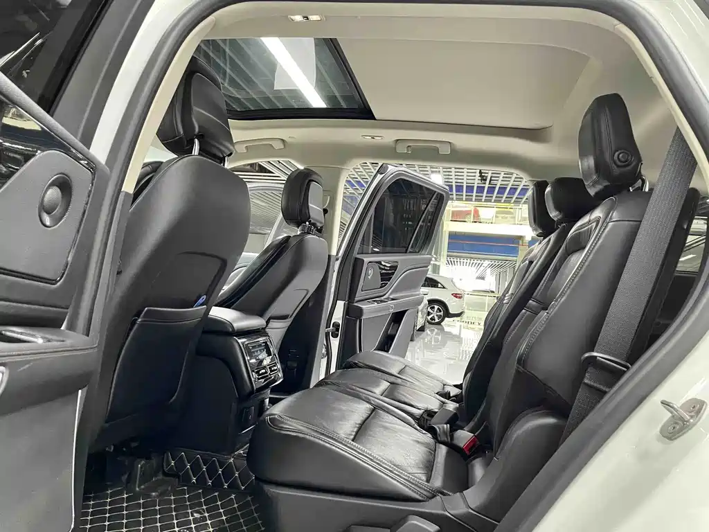 Lincoln Aviator (Import) — миниатюра 6
