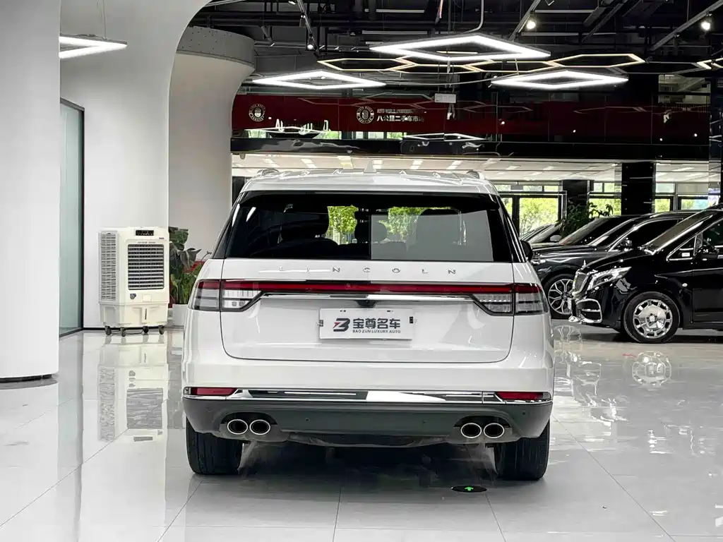 Lincoln Aviator (Import) — миниатюра 11