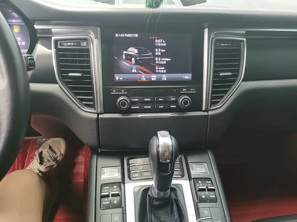 Porsche Macan — миниатюра 13
